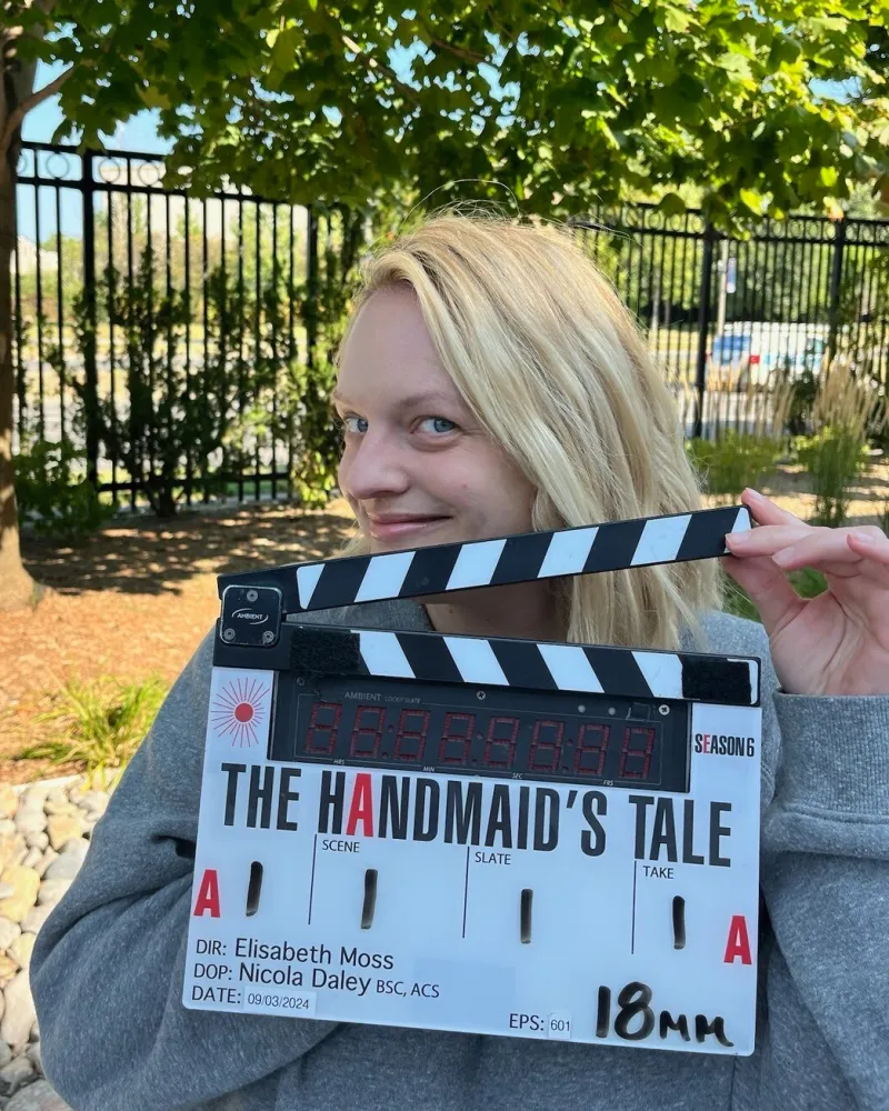 Elisabeth Moss en el set de The Handmaid's Tale